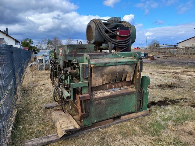 MEM multi-saw with a centering device MEM Maschinenbau 1mrf