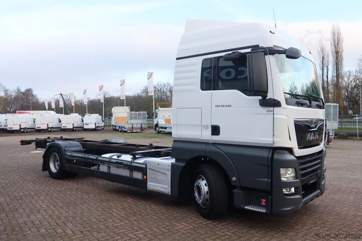 Fahrgestell mit Fahrerhaus MAN TGX 18 .340 4x2 Full air Chassis, twist locks