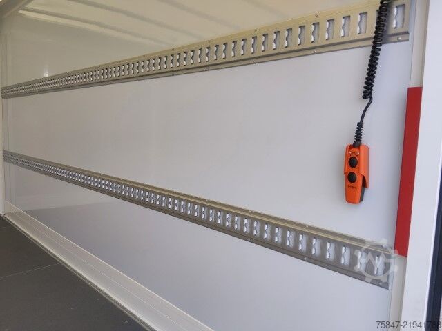 Transporter mit Koffer MAN TGE 3.180 Junge Koffer LBW Navi