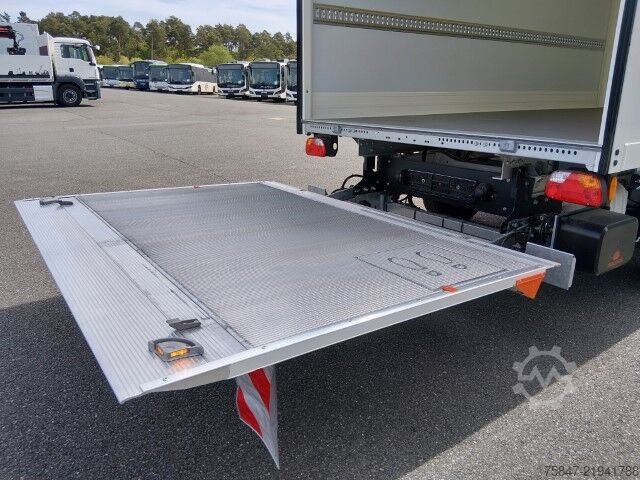 Transporter mit Koffer MAN TGE 3.180 Junge Koffer LBW Navi