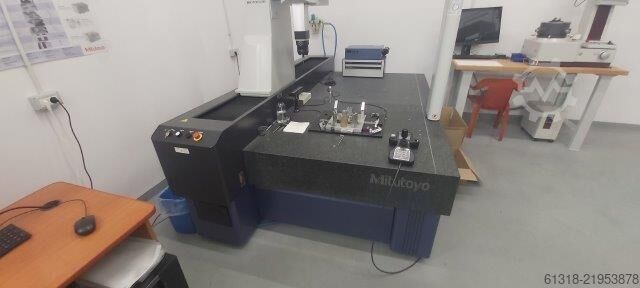 Coordinate measuring machine Mirutoyo CRYSTA-Apex EX 9166T
