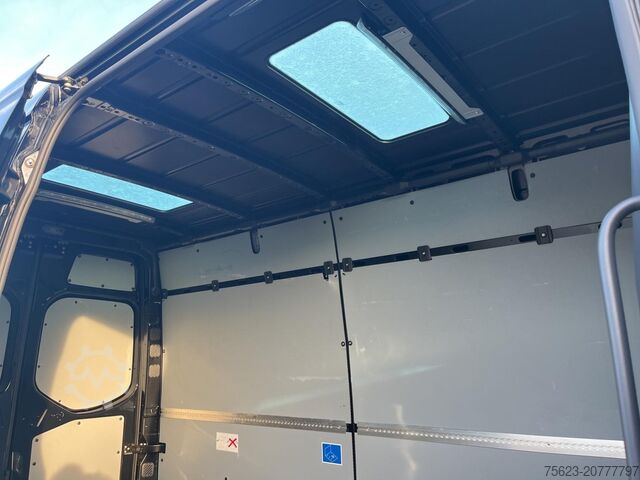 Kastenwagen Mercedes-Benz Sprinter 215 CDI Kasten Klima Distr. Sitzh. AHK ParkPaket