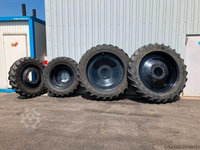 Continental New Holland NH T7.270, Pflegeräder, 320/90R32, 340/85R48, Spur 2,25 m Continental New Holland NH T7.270, Pflegeräder, 320/