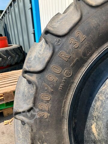 Continental New Holland NH T7.270, Pflegeräder, 320/90R32, 340/85R48, Spur 2,25 m Continental New Holland NH T7.270, Pflegeräder, 320/