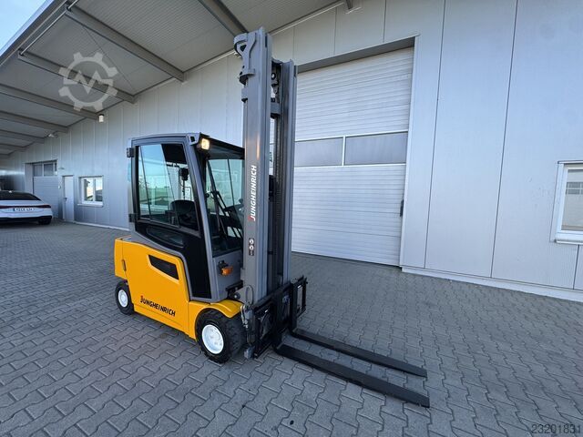 Electric - 4 wheels Jungheinrich EFG320 + Ladegerät 3753--EK
