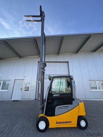 Electric - 4 wheels Jungheinrich EFG320 + Ladegerät 3753--EK