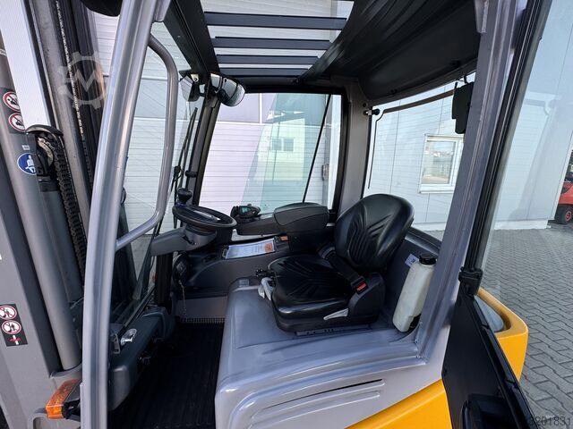 Electric - 4 wheels Jungheinrich EFG320 + Ladegerät 3753--EK