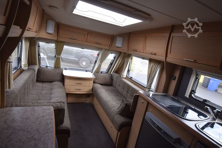 Wohnwagen  Elddis Odyssey 462 mit Mover und Vorzelt