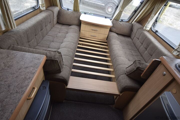 Wohnwagen  Elddis Odyssey 462 mit Mover und Vorzelt