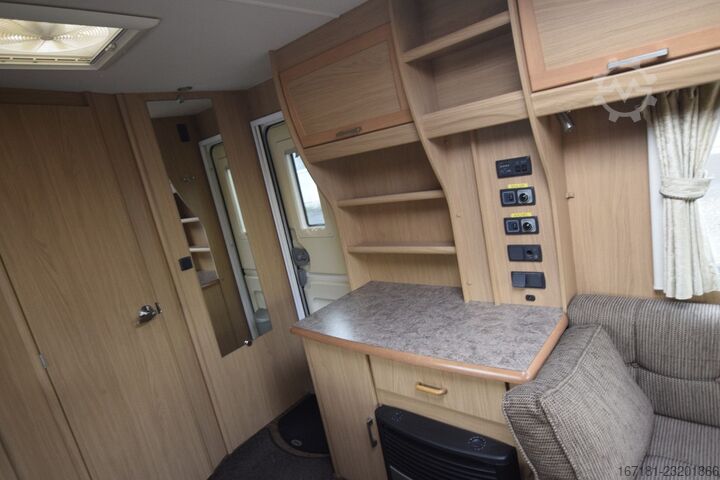 Wohnwagen  Elddis Odyssey 462 mit Mover und Vorzelt