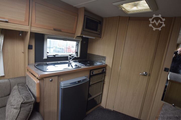 Wohnwagen  Elddis Odyssey 462 mit Mover und Vorzelt