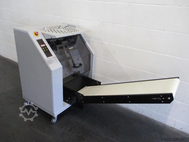 Folienverpackungsmaschine mit Förderband Minipack-Torre Mailbag
