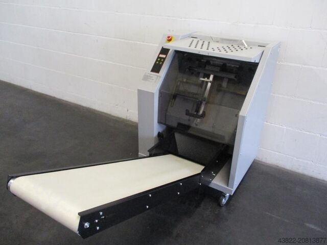 Folienverpackungsmaschine mit Förderband Minipack-Torre Mailbag