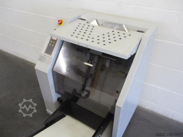 Folienverpackungsmaschine mit Förderband Minipack-Torre Mailbag