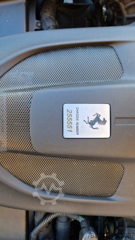 Van FERRARI Portofino