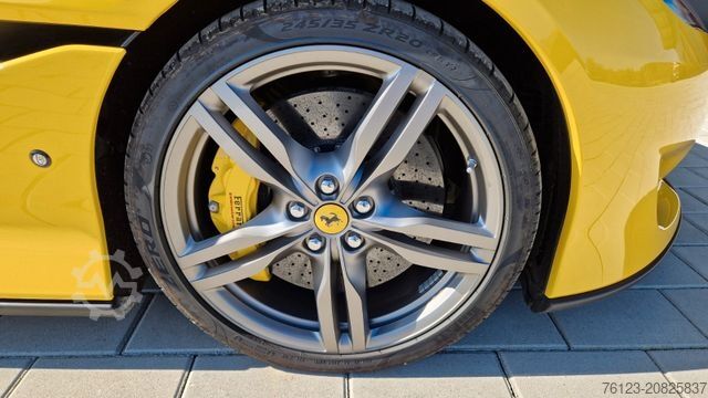 Van FERRARI Portofino