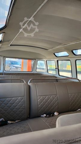 Kleinbus VOLKSWAGEN T 1 Samba mit Safarifenster