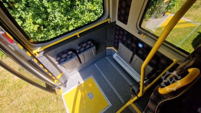 Kleinbus MERCEDES-BENZ Sprinter 517 Heckniederflur Vorlauffahrzeug