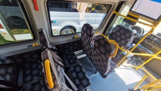 Kleinbus MERCEDES-BENZ Sprinter 517 Heckniederflur Vorlauffahrzeug