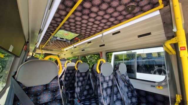 Kleinbus MERCEDES-BENZ Sprinter 517 Heckniederflur Vorlauffahrzeug