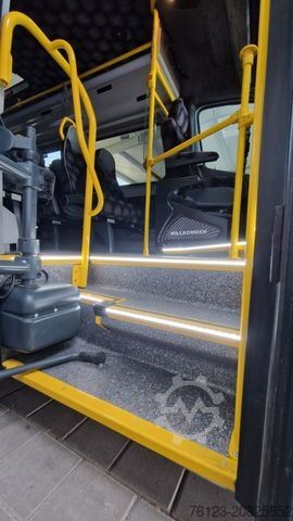 Kleinbus MERCEDES-BENZ Sprinter 517 Heckniederflur Vorlauffahrzeug