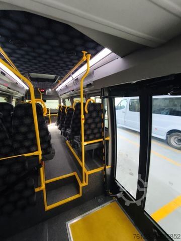 Kleinbus MERCEDES-BENZ Sprinter 517 Heckniederflur Vorlauffahrzeug