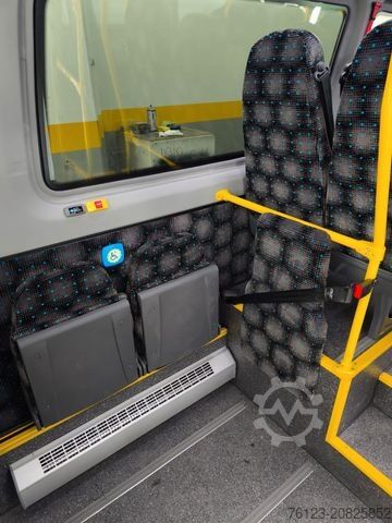 Kleinbus MERCEDES-BENZ Sprinter 517 Heckniederflur Vorlauffahrzeug