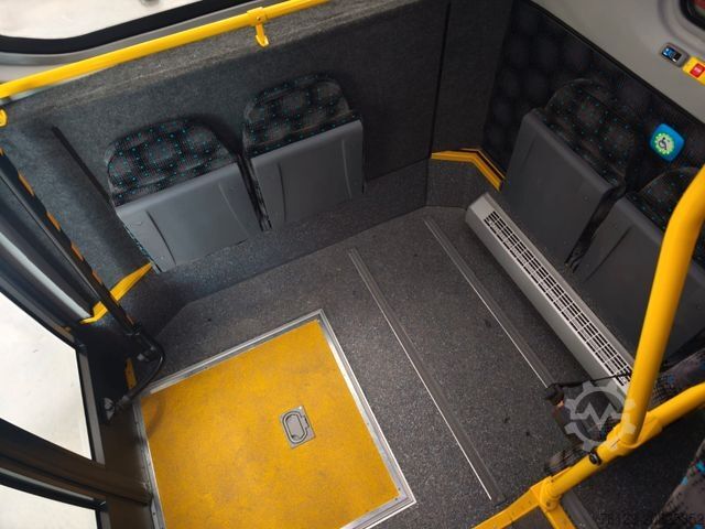 Kleinbus MERCEDES-BENZ Sprinter 517 Heckniederflur Vorlauffahrzeug