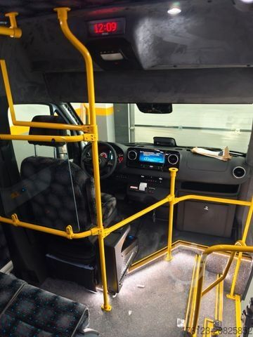 Kleinbus MERCEDES-BENZ Sprinter 517 Heckniederflur Vorlauffahrzeug