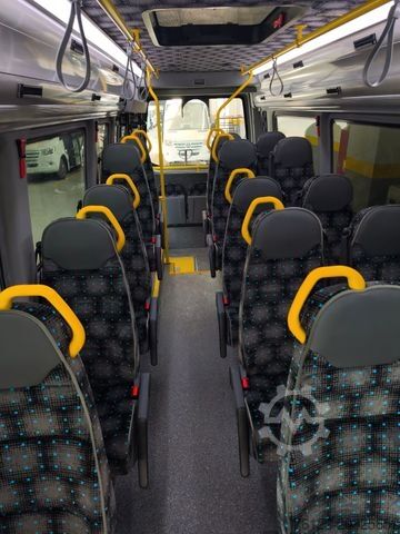 Kleinbus MERCEDES-BENZ Sprinter 517 Heckniederflur Vorlauffahrzeug