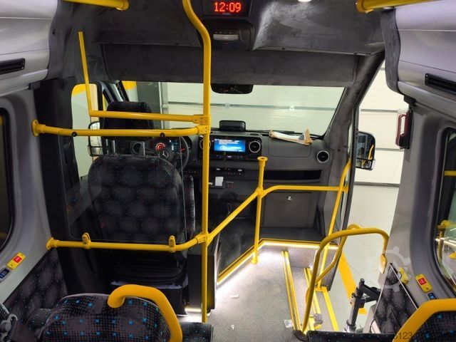 Kleinbus MERCEDES-BENZ Sprinter 517 Heckniederflur Vorlauffahrzeug