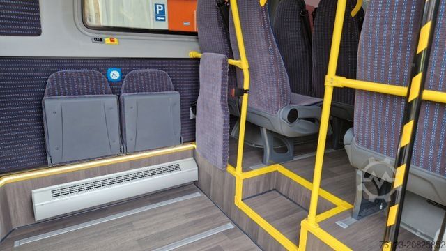 Kleinbus MERCEDES-BENZ Sprinter 517 Heckniederflur Vorlauffahrzeug