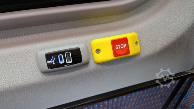 Kleinbus MERCEDES-BENZ Sprinter 517 Heckniederflur Vorlauffahrzeug