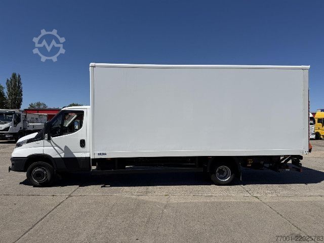 Transporter mit Koffer IVECO 70C18HA8/P