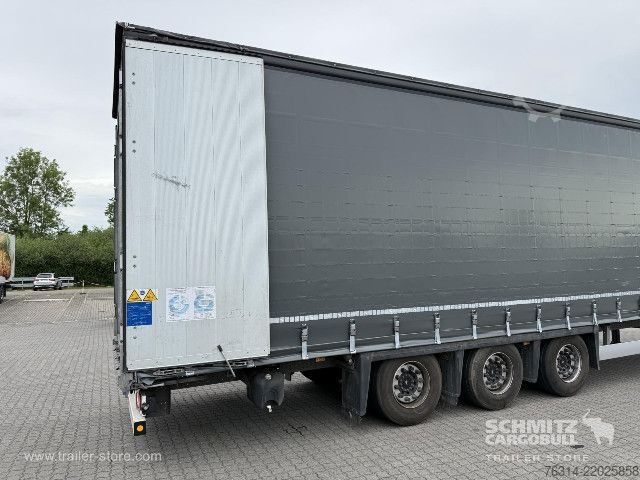 Auflieger mit Pritsche & Plane Schmitz Cargobull Curtainsider Mega Getränke