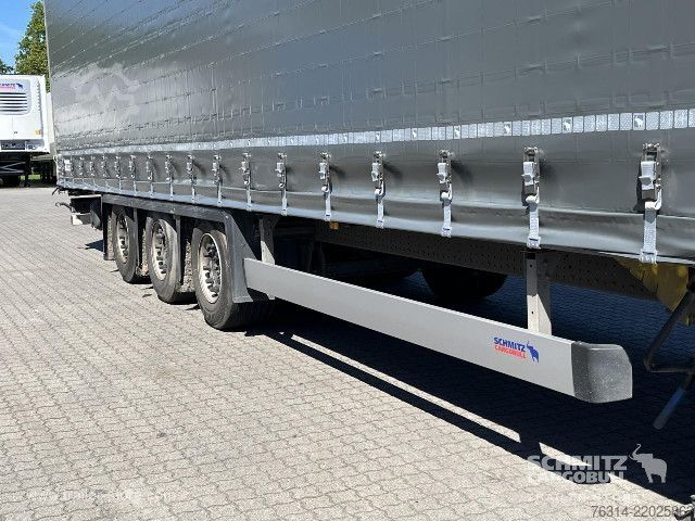 Auflieger mit Pritsche & Plane Schmitz Cargobull Curtainsider Mega Getränke