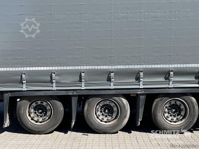 Auflieger mit Pritsche & Plane Schmitz Cargobull Curtainsider Mega Getränke