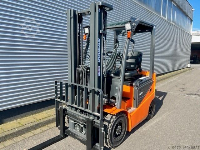 Electric 4-wheel forklift Doosan B20 NSC
