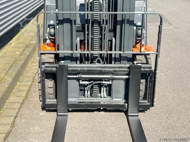 Electric 4-wheel forklift Doosan B20 NSC