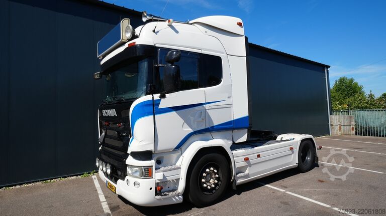 Standard-SZM Scania R 450 tractor unit damaged front