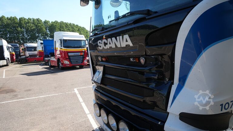 Standard-SZM Scania R 450 tractor unit damaged front