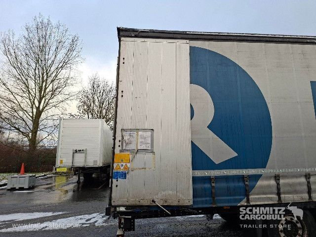 Auflieger mit Pritsche & Plane Schmitz Cargobull Curtainsider Mega Getränke