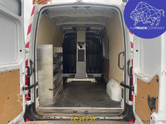 Lifting platform Renault Master 145.35 klubb