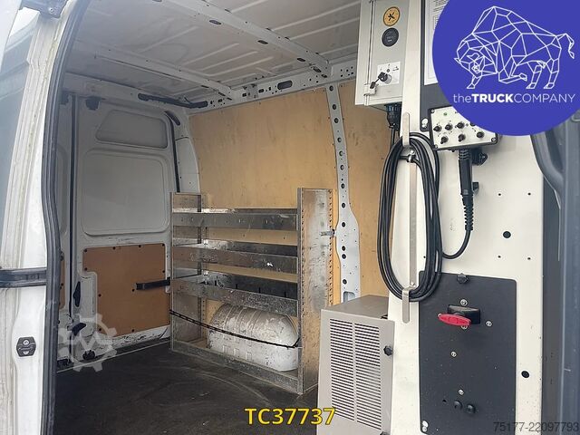 Lifting platform Renault Master 145.35 klubb
