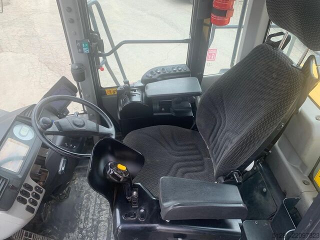WHEEL LOADER Komatsu WA500-8
