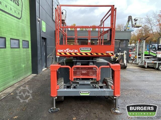 Scissor lift Skyjack SJ6832 RTE