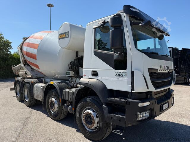 Concrete mixer truck Iveco Trakker 450