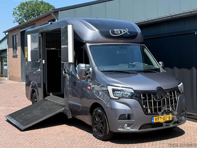 Horse transportation Renault Master STX S3 Paardenwagen Hengsten uitvoering ...
