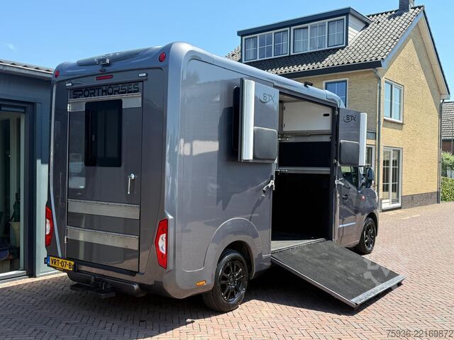 Horse transportation Renault Master STX S3 Paardenwagen Hengsten uitvoering ...
