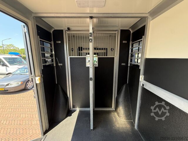 Horse transportation Renault Master STX S3 Paardenwagen Hengsten uitvoering ...